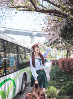 迷人的保姆免费看